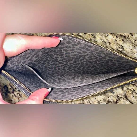 Louis Vuitton WILD AT HEART NEVERFULL WRISTLET POUCH - Picture 15 of 16